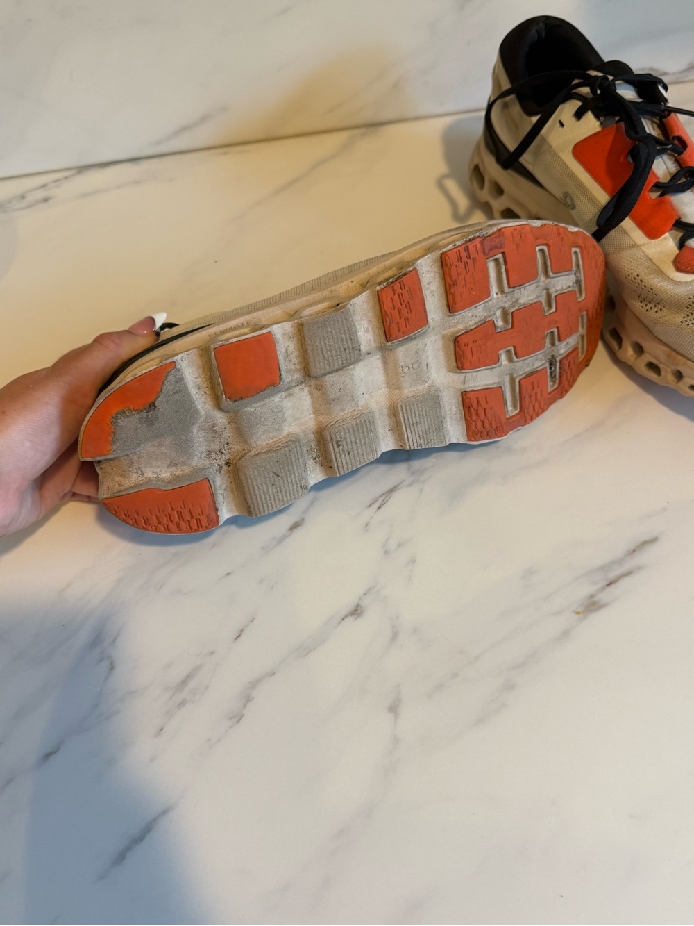 On cloud orange and white running shoes - Picture 8 of 10